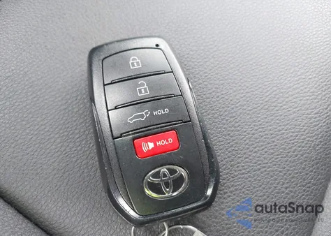 2023 Toyota Corolla Cross Xle z USA, uszkodzony, nr VIN 7MUDAAAGXPV070263